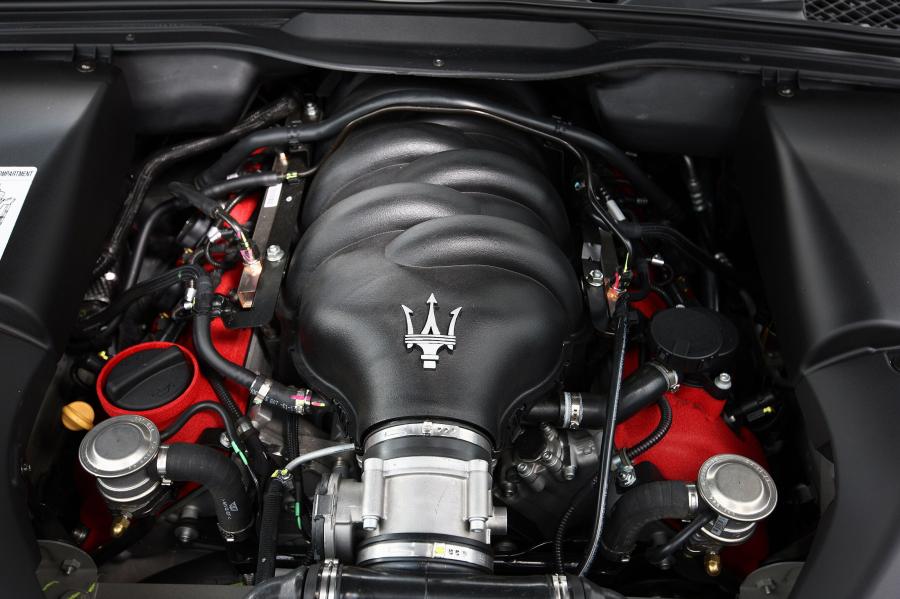  Maserati GranTurismo S 2010 года  (фото 7 из 13)